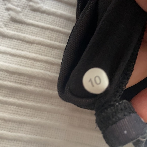Lululemon Free to Be Bra - Size 10 - Picture 3 of 4